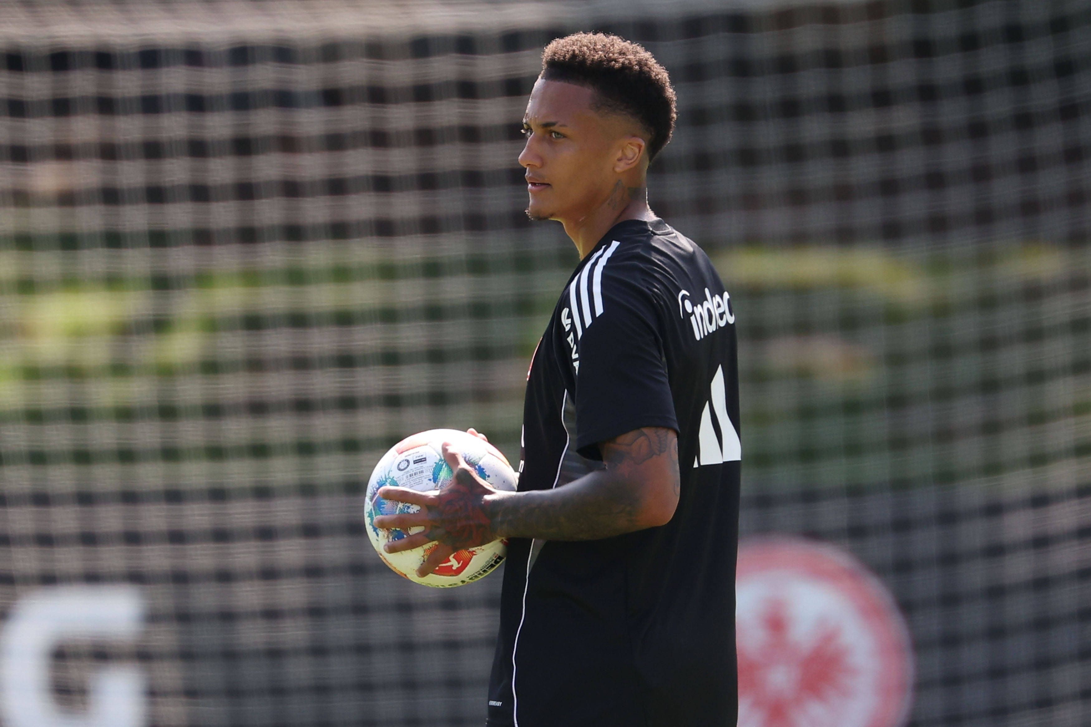 Tuta beim Training von Eintracht Frankfurt.