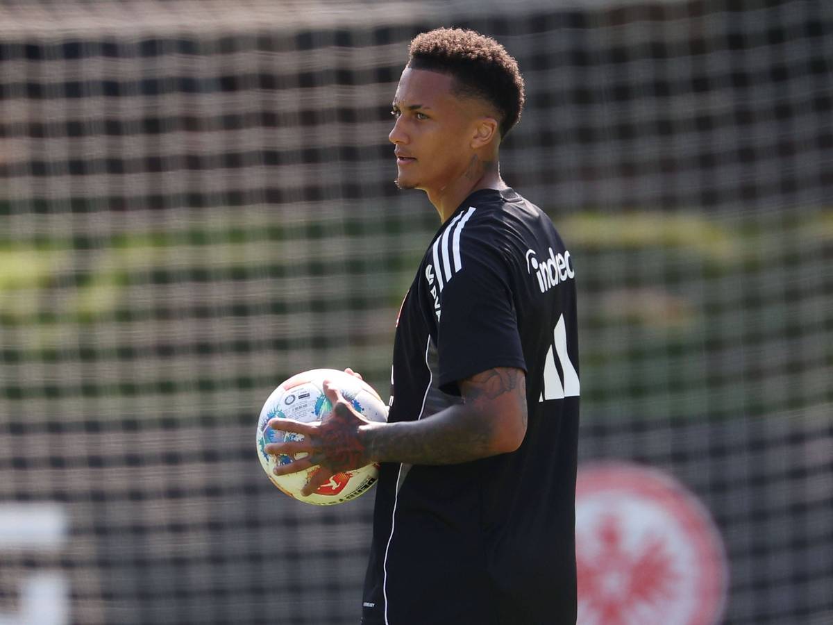Tuta beim Training von Eintracht Frankfurt.
