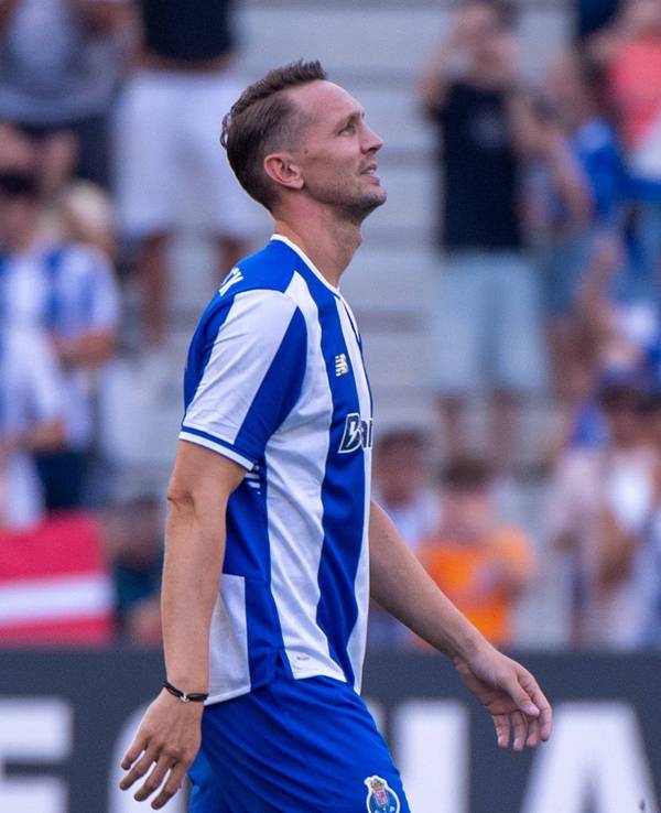Luuk de Jong bei seiner Vorstellung als Neuzugang des FC Porto.