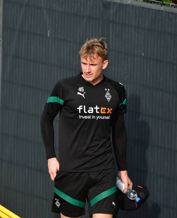 Jonas Kersken vor einem Gladbach-Training.