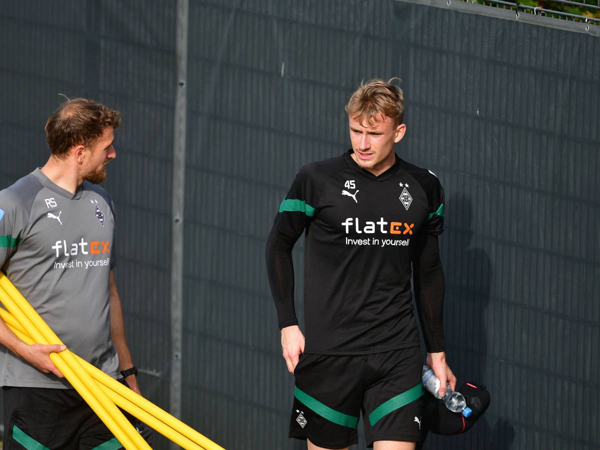 Jonas Kersken vor einem Gladbach-Training.