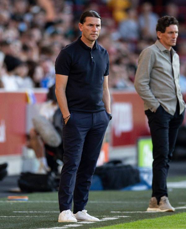 Gerardo Seoane in Brentford an der Seitenlinie.