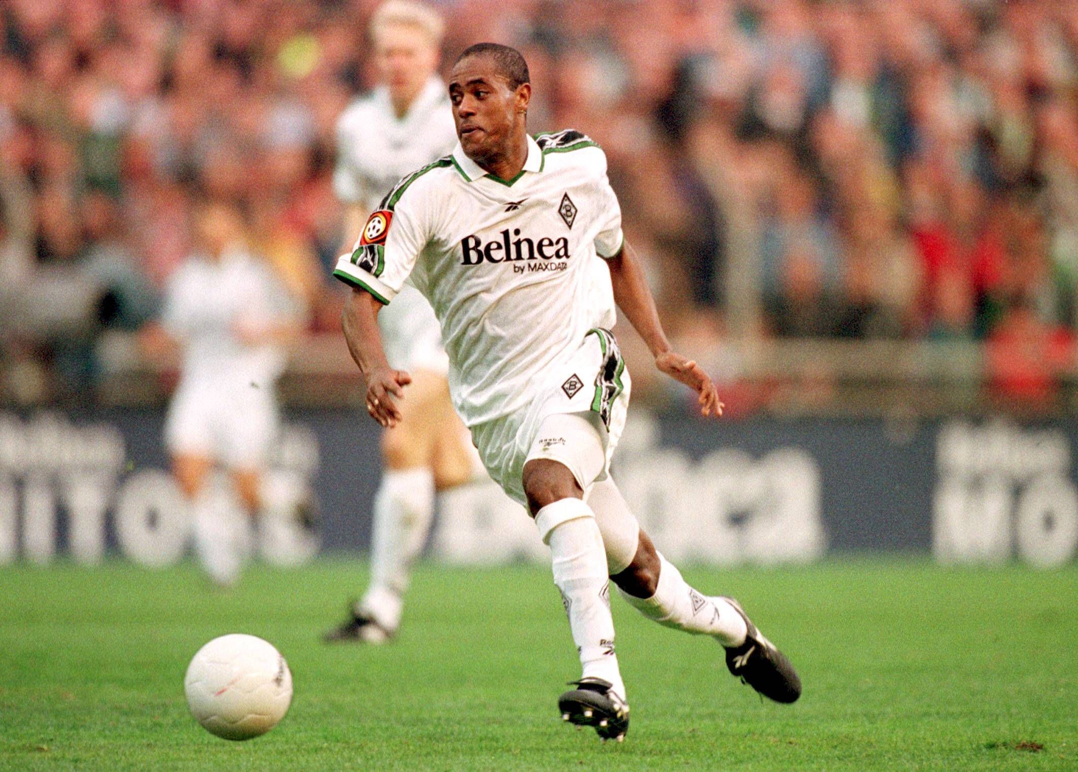 Chiquinho da Silva dribbelt im Gladbach-Trikot.