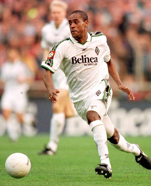 Chiquinho da Silva dribbelt im Gladbach-Trikot.