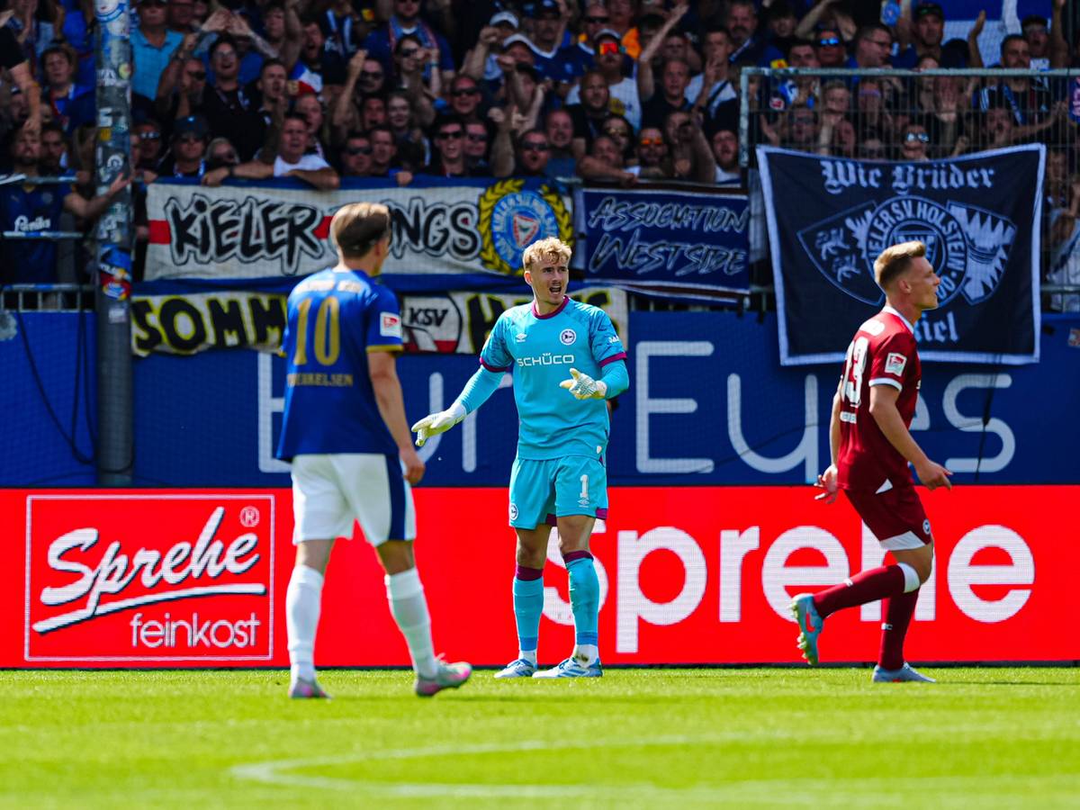 Ex-Gladbach-Keeper Jonas Kersken holte sich am 10. August 2025 gegen Holstein Kiel unnötig Rot.