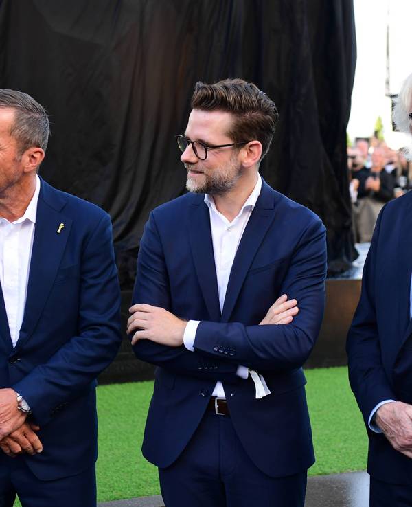 Winfried Schäfer (r.) gemeinsam mit Lothar Matthäus (l.) und Gladbach Oberbürgermeister Felix Heinrichs (m.) beim Jubiläum.