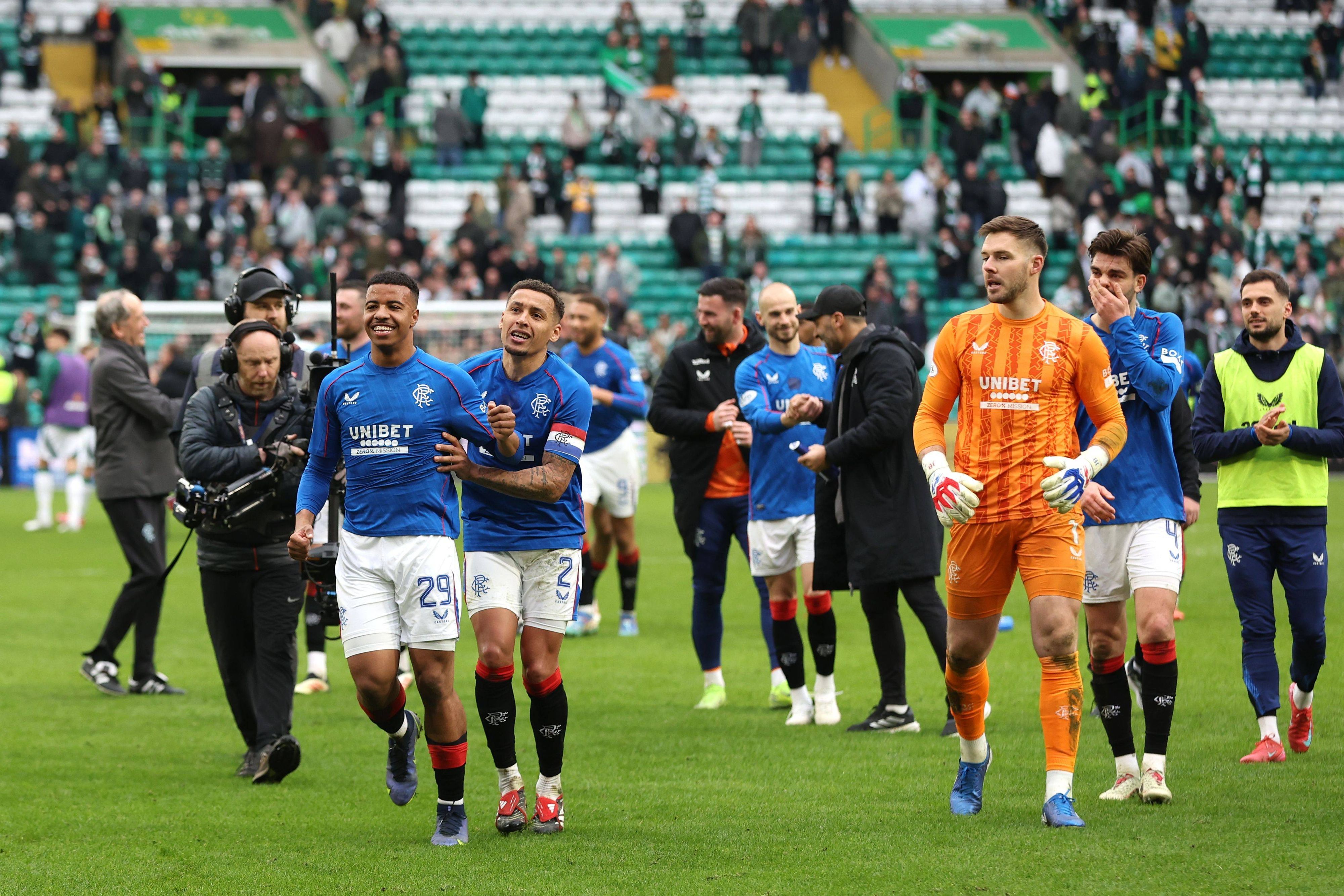 Profis der Glasgow Rangers jubeln.