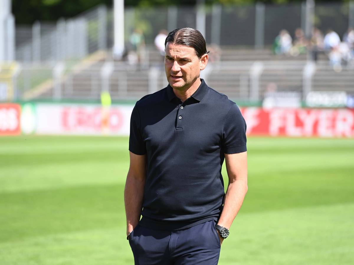 Gerardo Seoane vor einem Spiel im DFB-Pokal.
