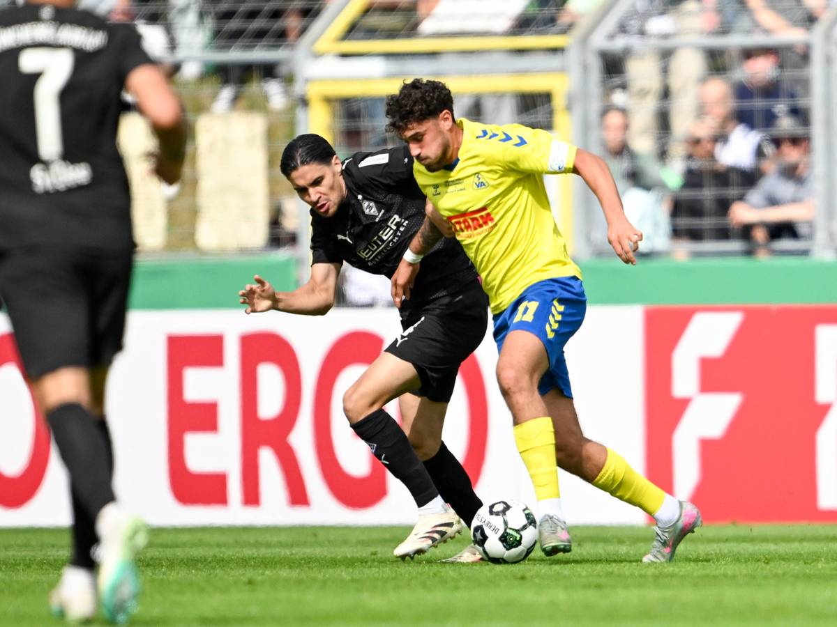Kevin Diks im Zweikampf.