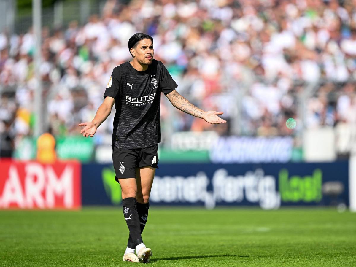 Kevin Diks gestikuliert.