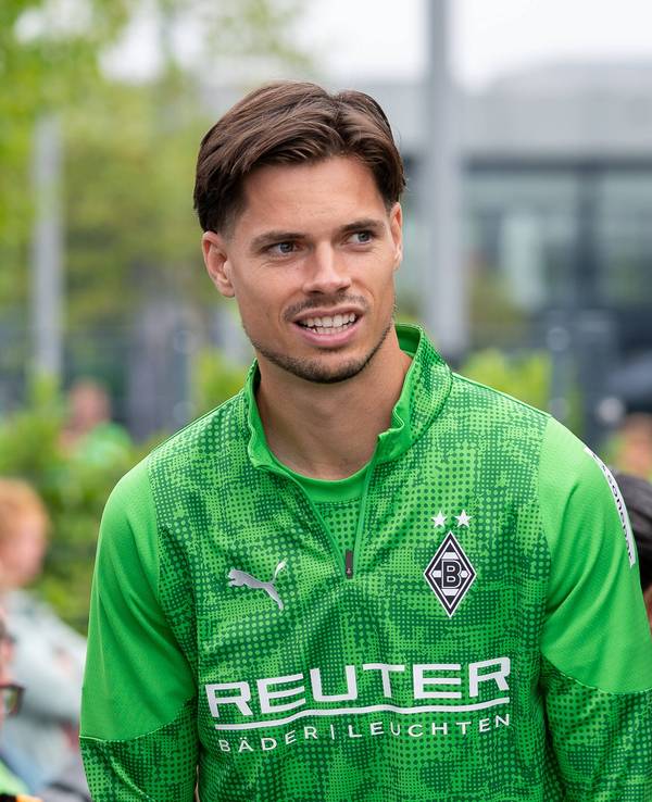Julian Weigl in Trainingsklamotten.