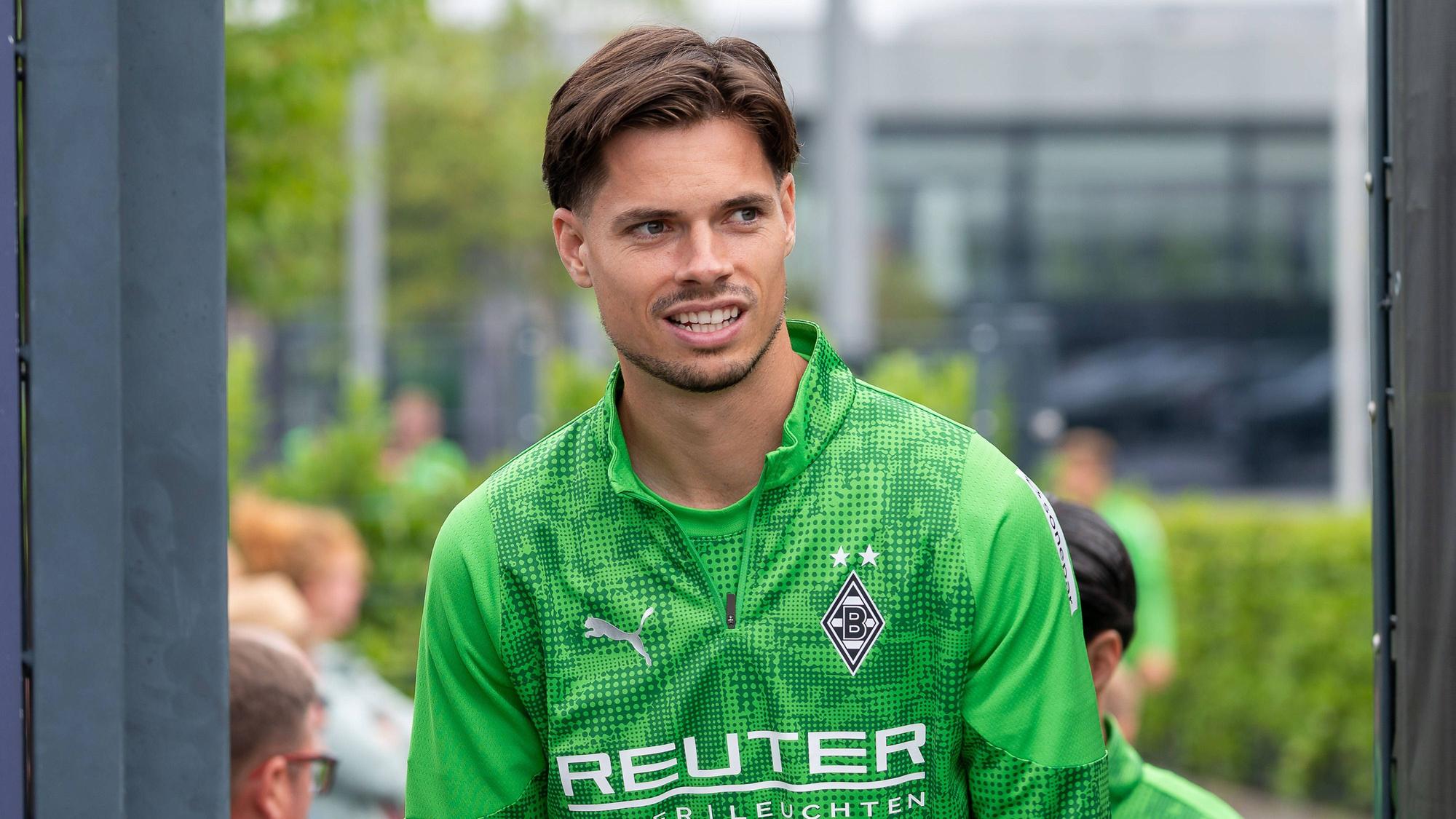 Julian Weigl in Trainingsklamotten.