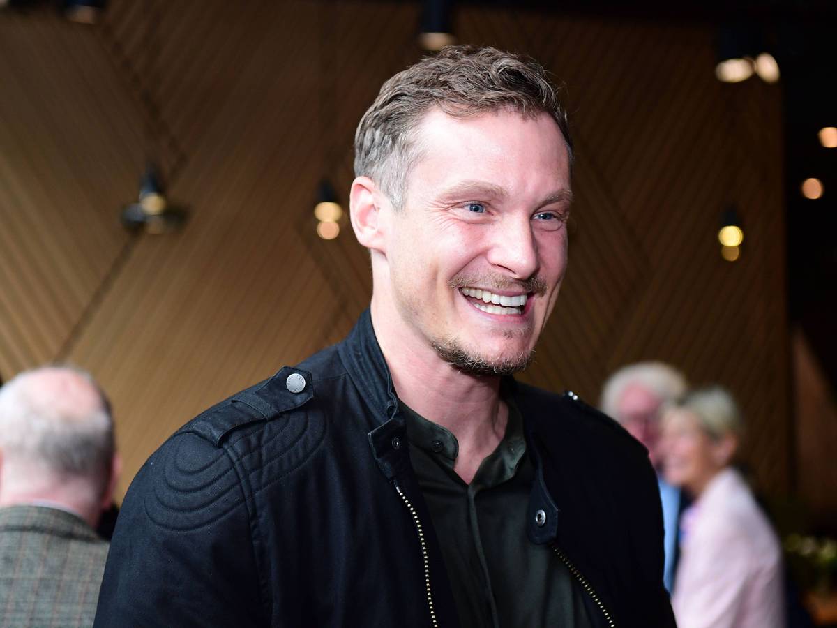 Marcell Jansen lacht bei einer Feier von Borussia Mönchengladbach.