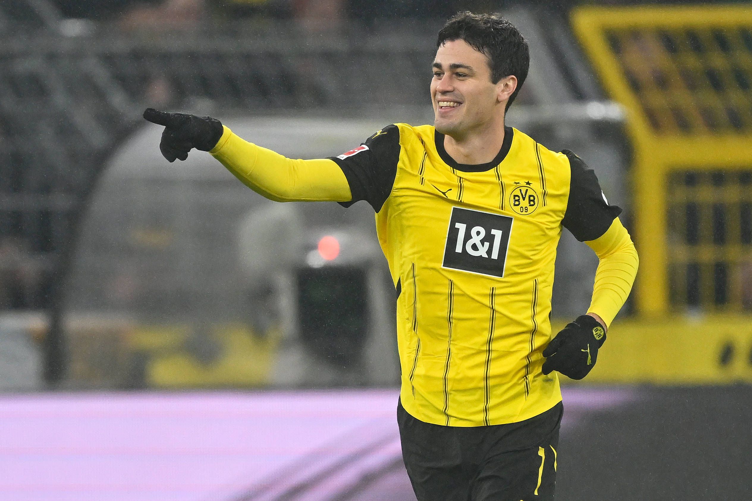 Giovanni Reyna jubelt im Dortmund-Trikot.