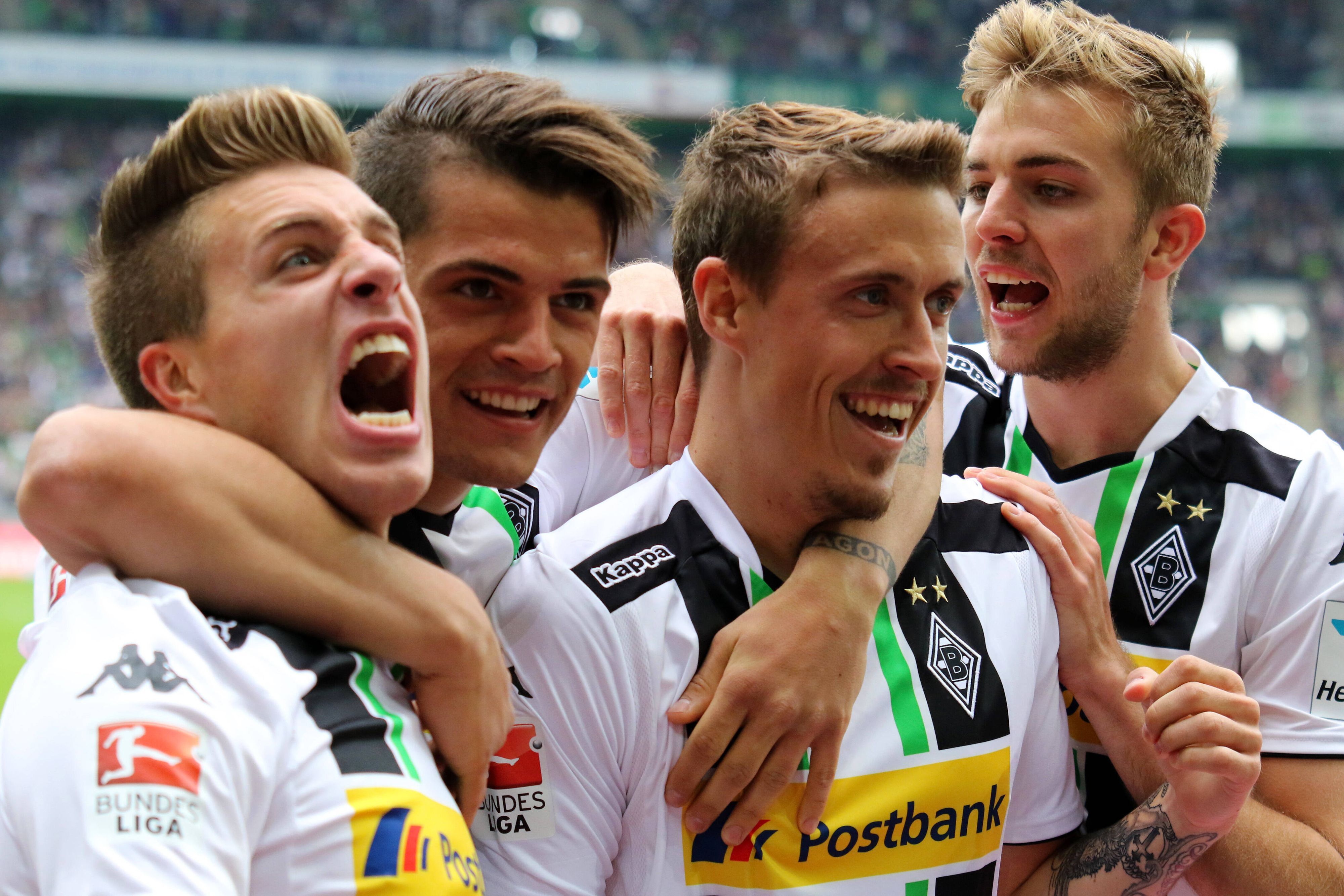Patrick Herrmann, Granit Xhaka, Max Kruse und Christoph Kramer beim gemeinsamen Torjubel.