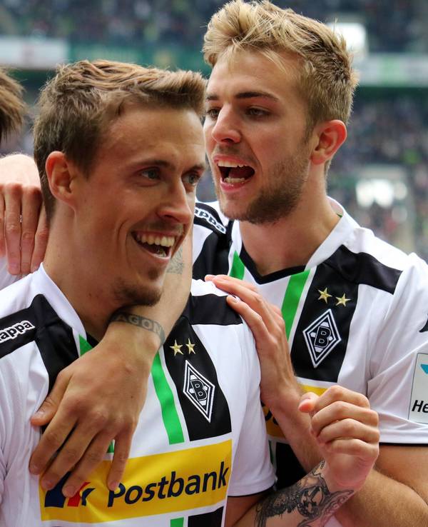 Patrick Herrmann, Granit Xhaka, Max Kruse und Christoph Kramer beim gemeinsamen Torjubel.