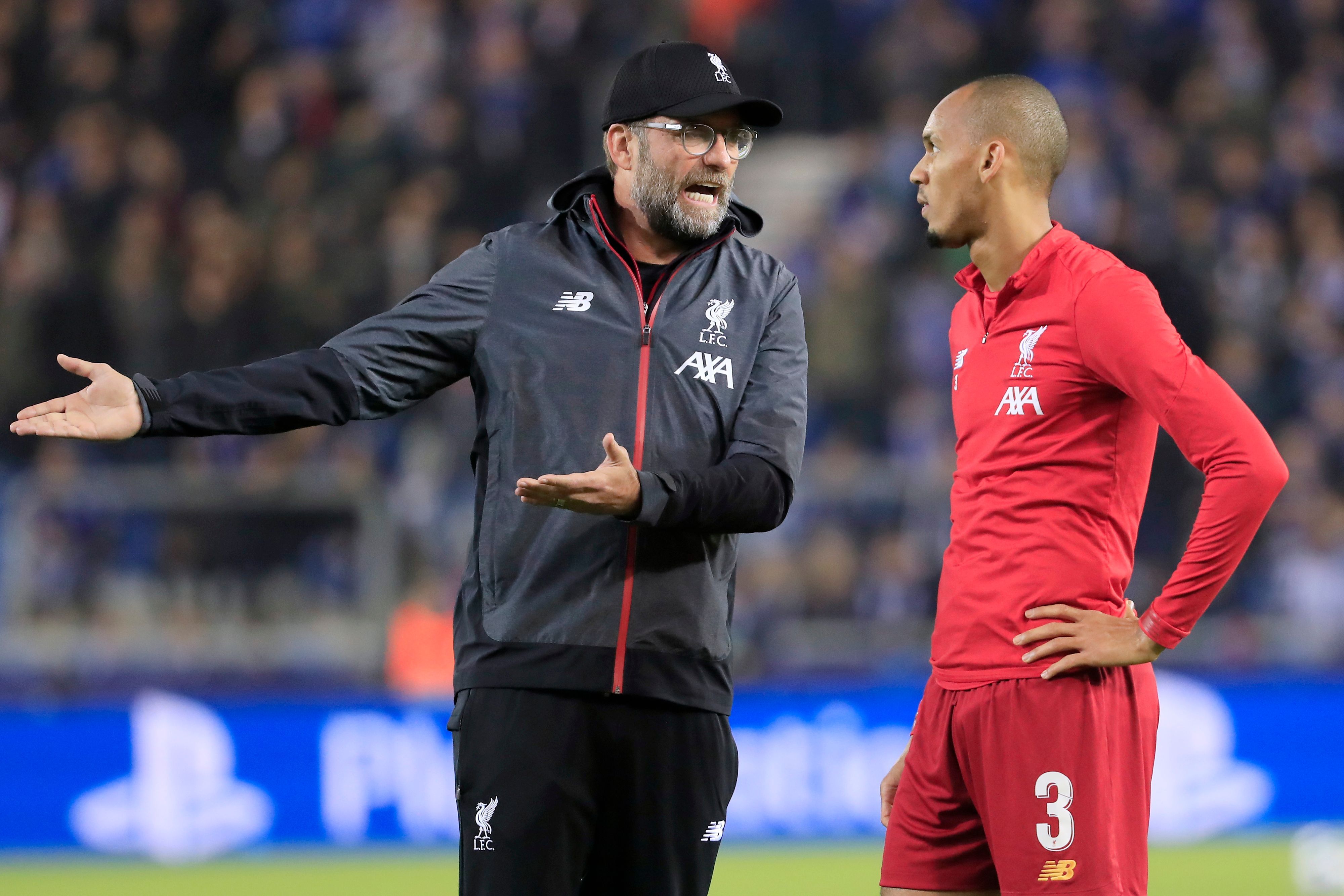 Jürgen Klopp und Fabinho im Austausch nach einem Spiel des FC Liverpool in der Champions League.