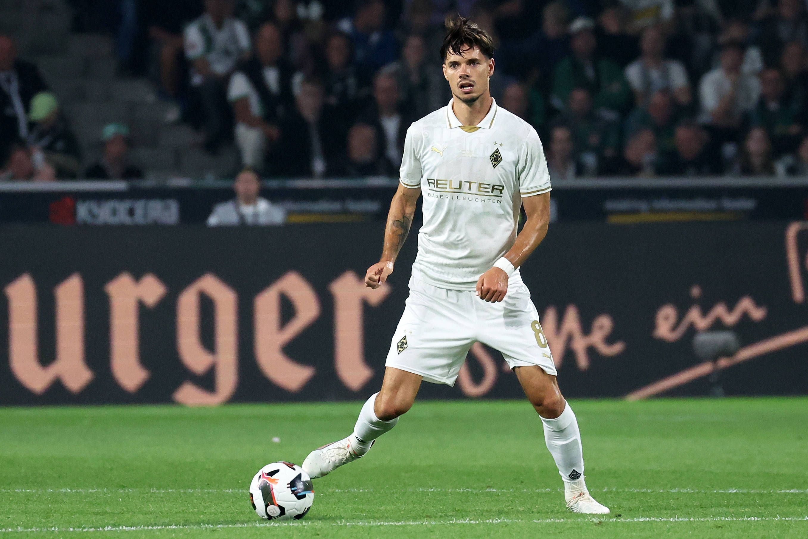 Julian Weigl im Einsatz für Borussia beim Jubiläumsspiel.