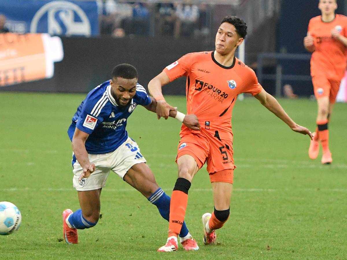 Zweikampf zwischen Moussa Sylla und Santiago Castaneda.