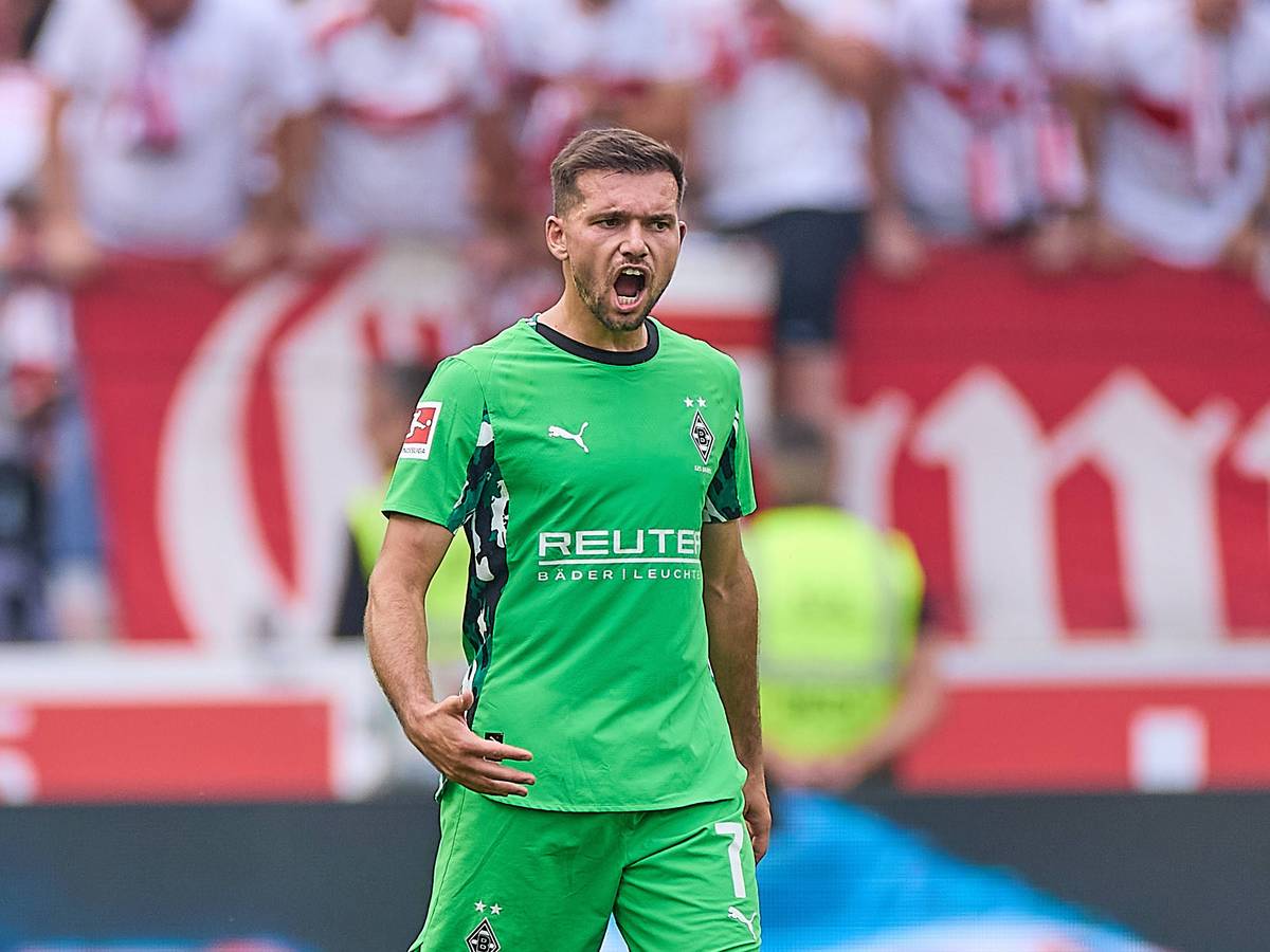 Kevin Stöger schreit laut auf dem Feld.
