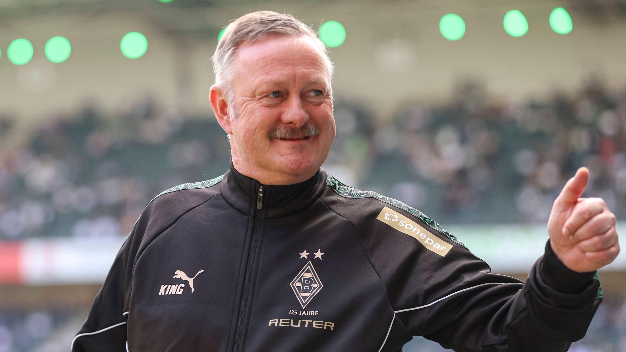Roland Virkus hebt den Daumen.