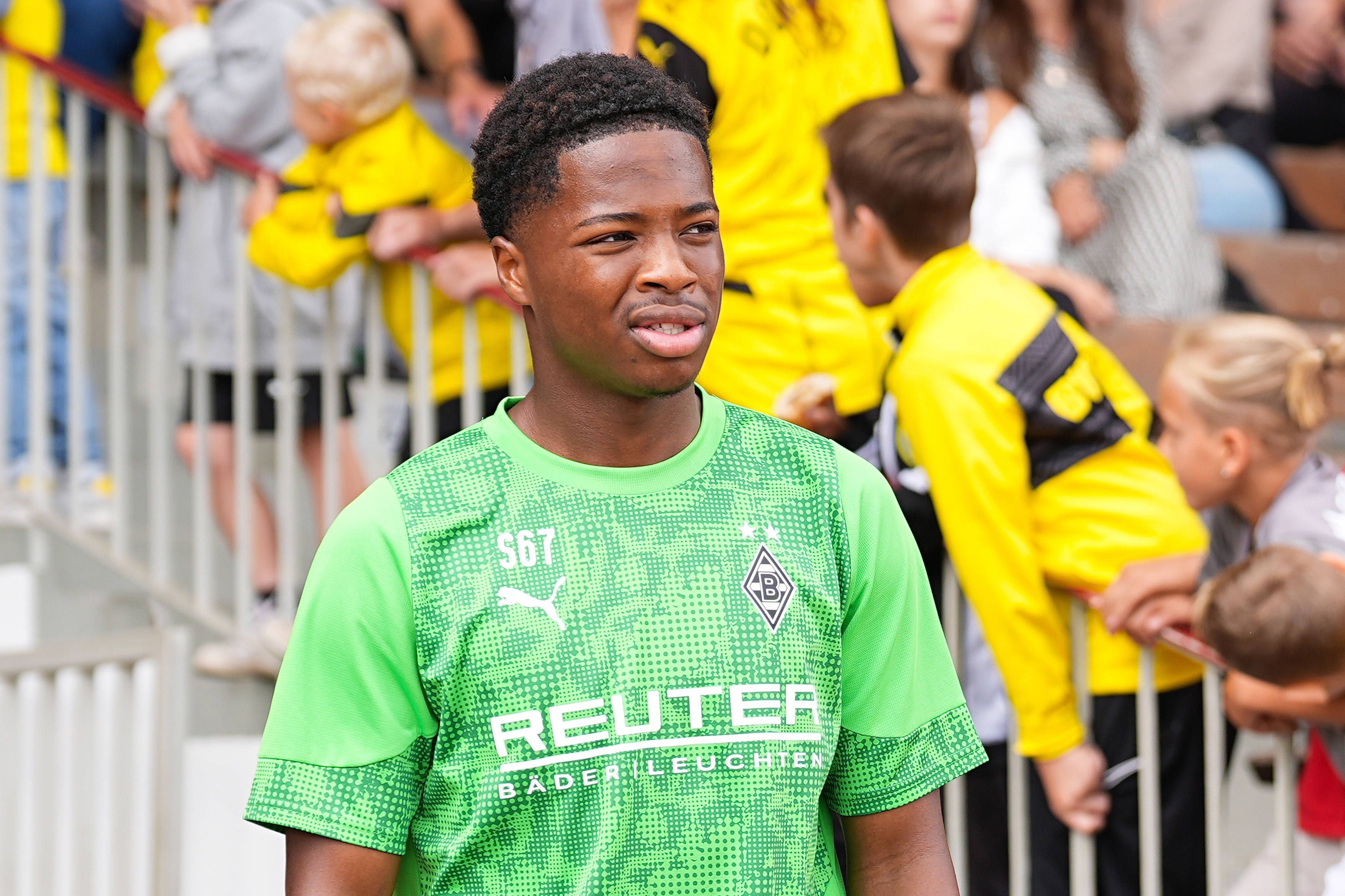 Josiah Uwakhonye im Stadion Rote Erde in Dortmund.