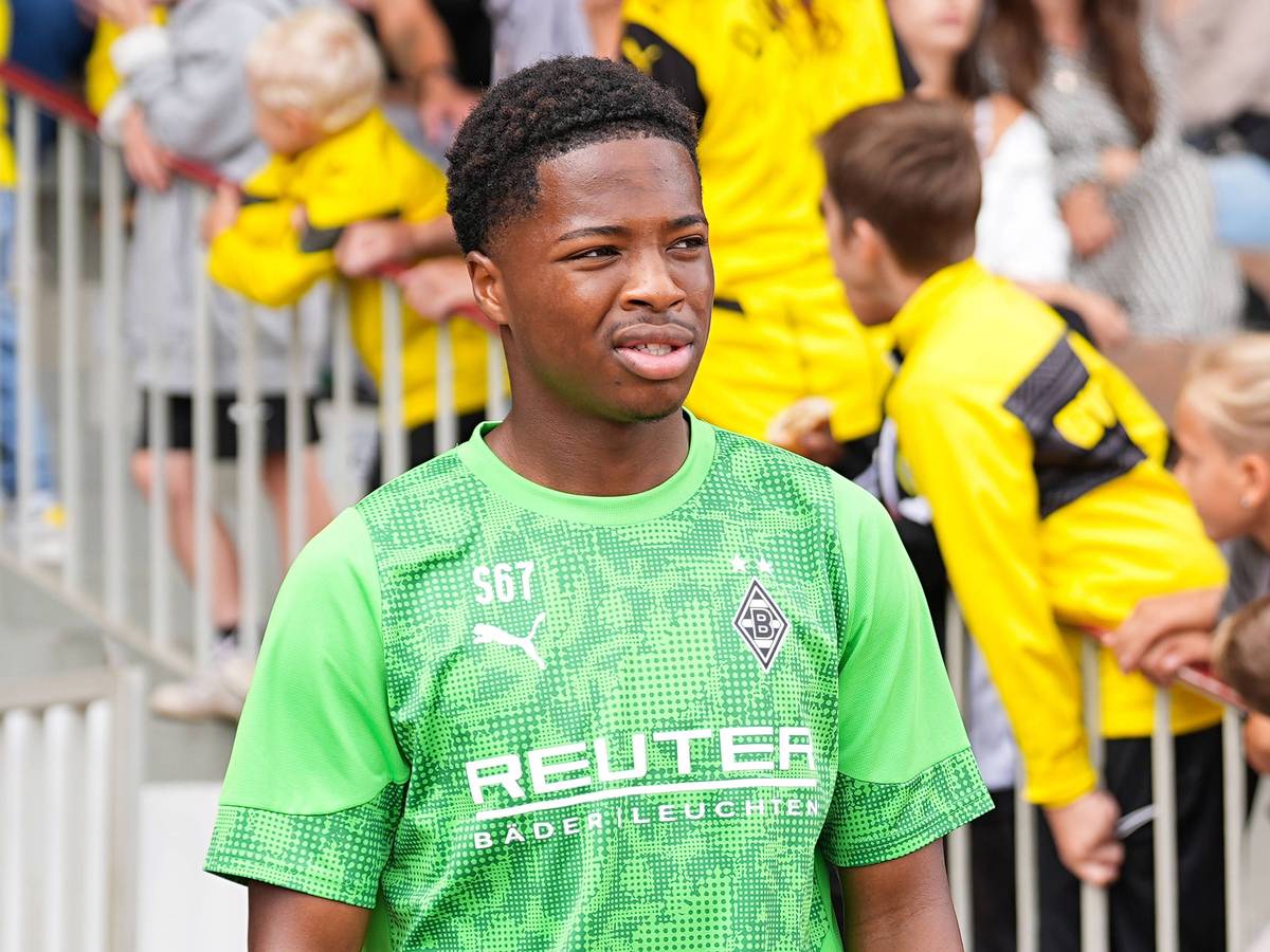 Josiah Uwakhonye im Stadion Rote Erde in Dortmund.