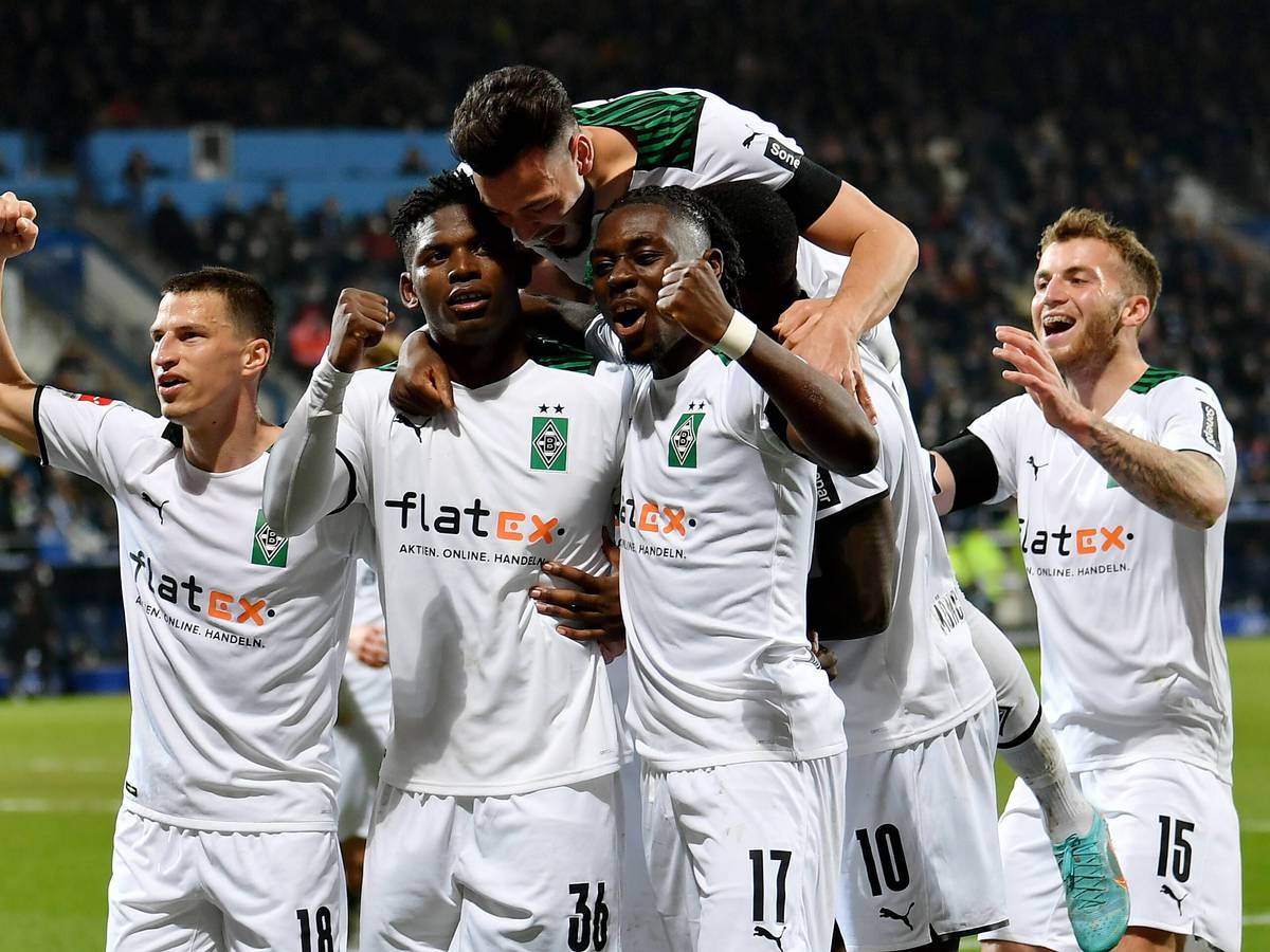 Breel Embolo und seine Teamkollegen bejubeln einen Treffer in Bochum.