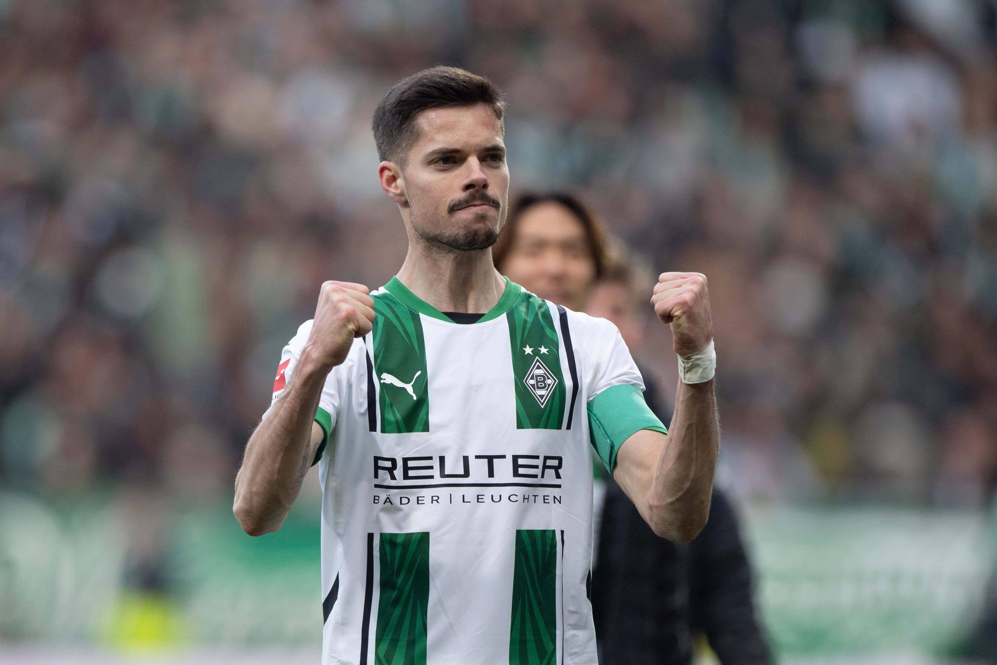 Julian Weigl ballt beide Fäuste.