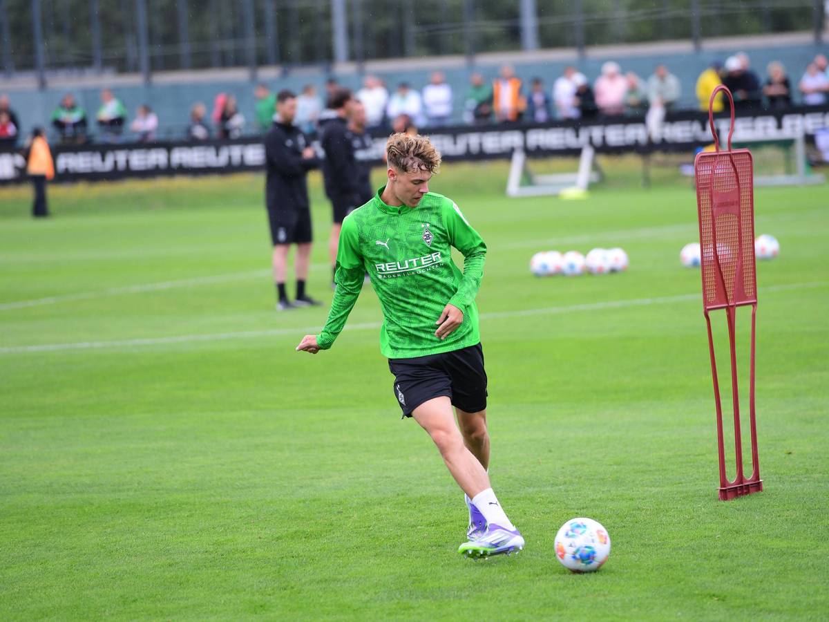 Niklas Swider am Ball im Training.