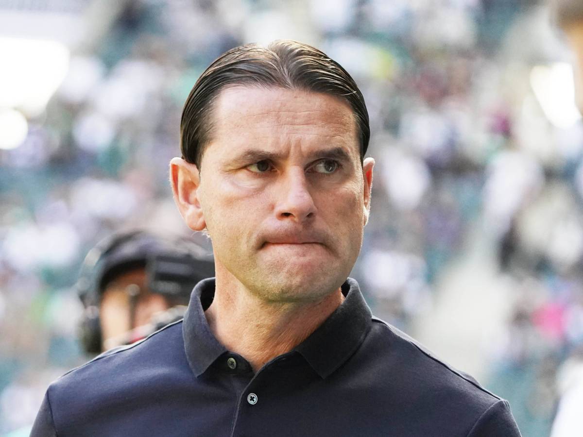 Gerardo Seoane schaut zur Seite.