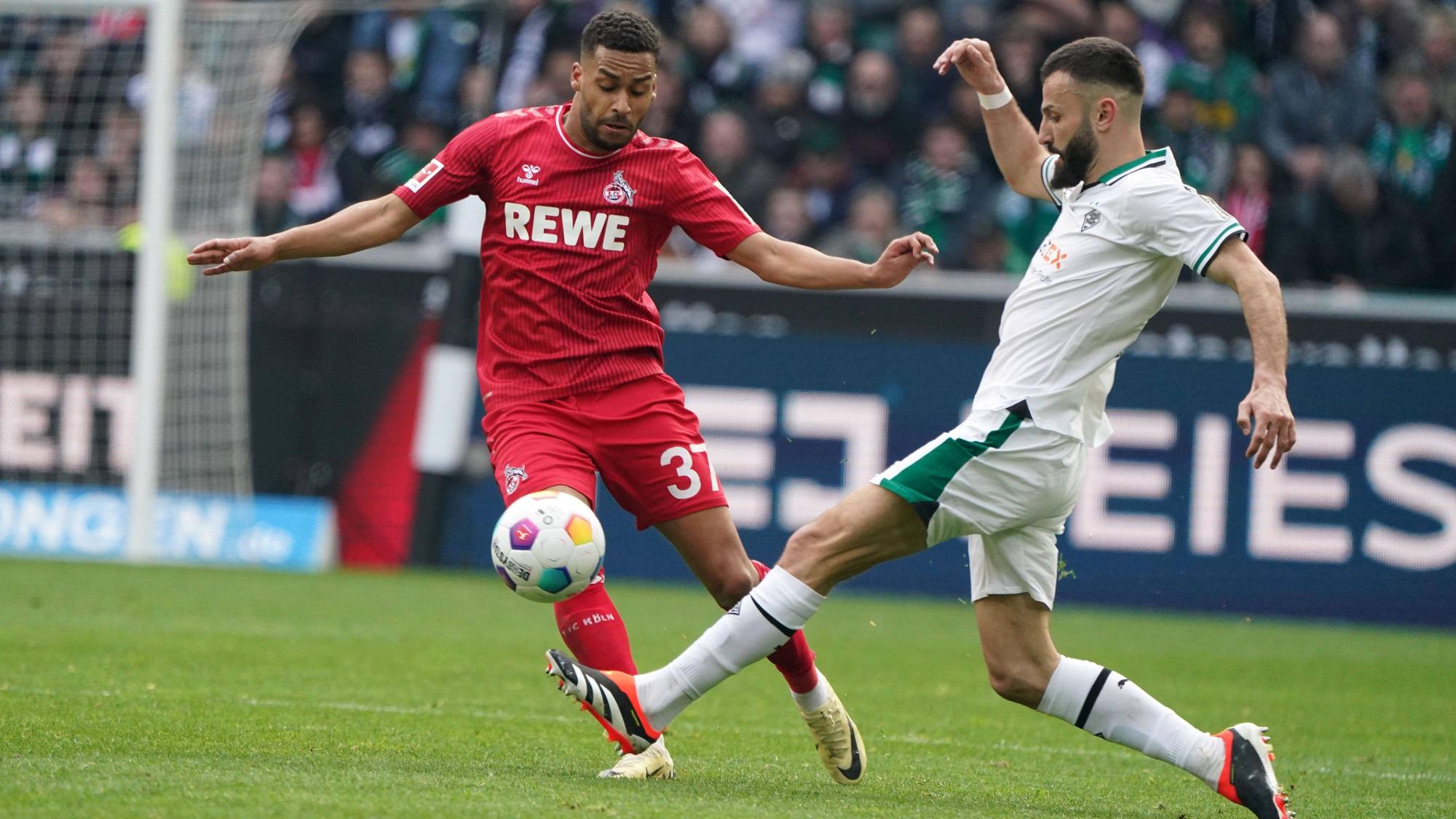Linton Maina und Franck Honorat bei der letzten Begegnung von Gladbahc und Köln am 9. März 2024.