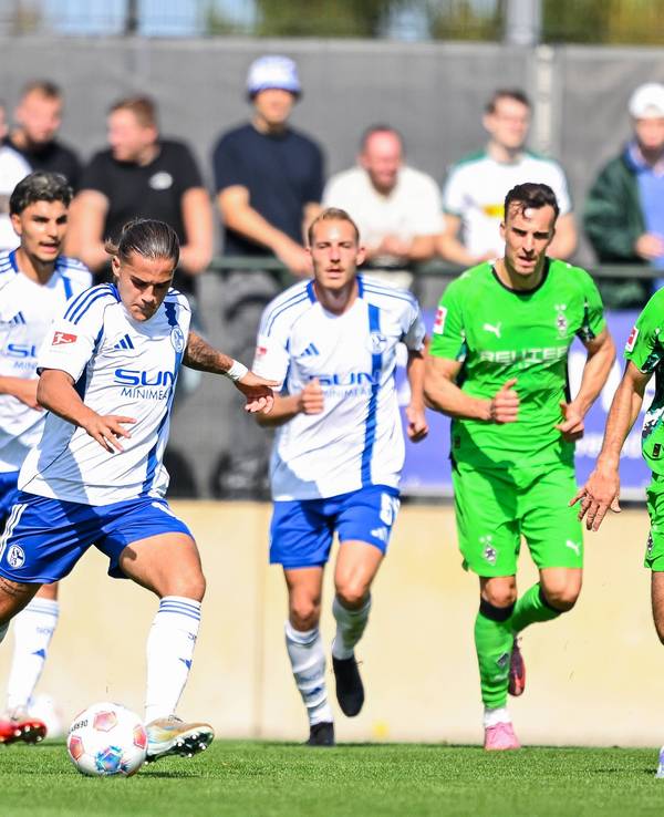Gio Reyna läuft dem Ball hinterher.