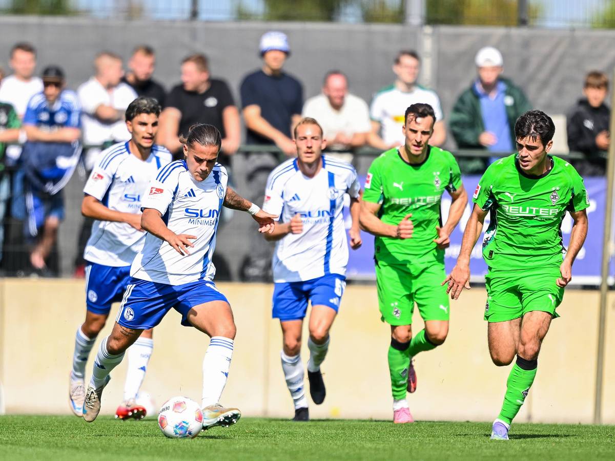 Gio Reyna läuft dem Ball hinterher.