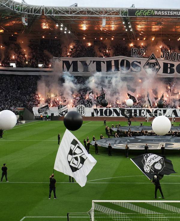 Die Nordkurve im Borussia-Park beim Jubiläumsspiel.