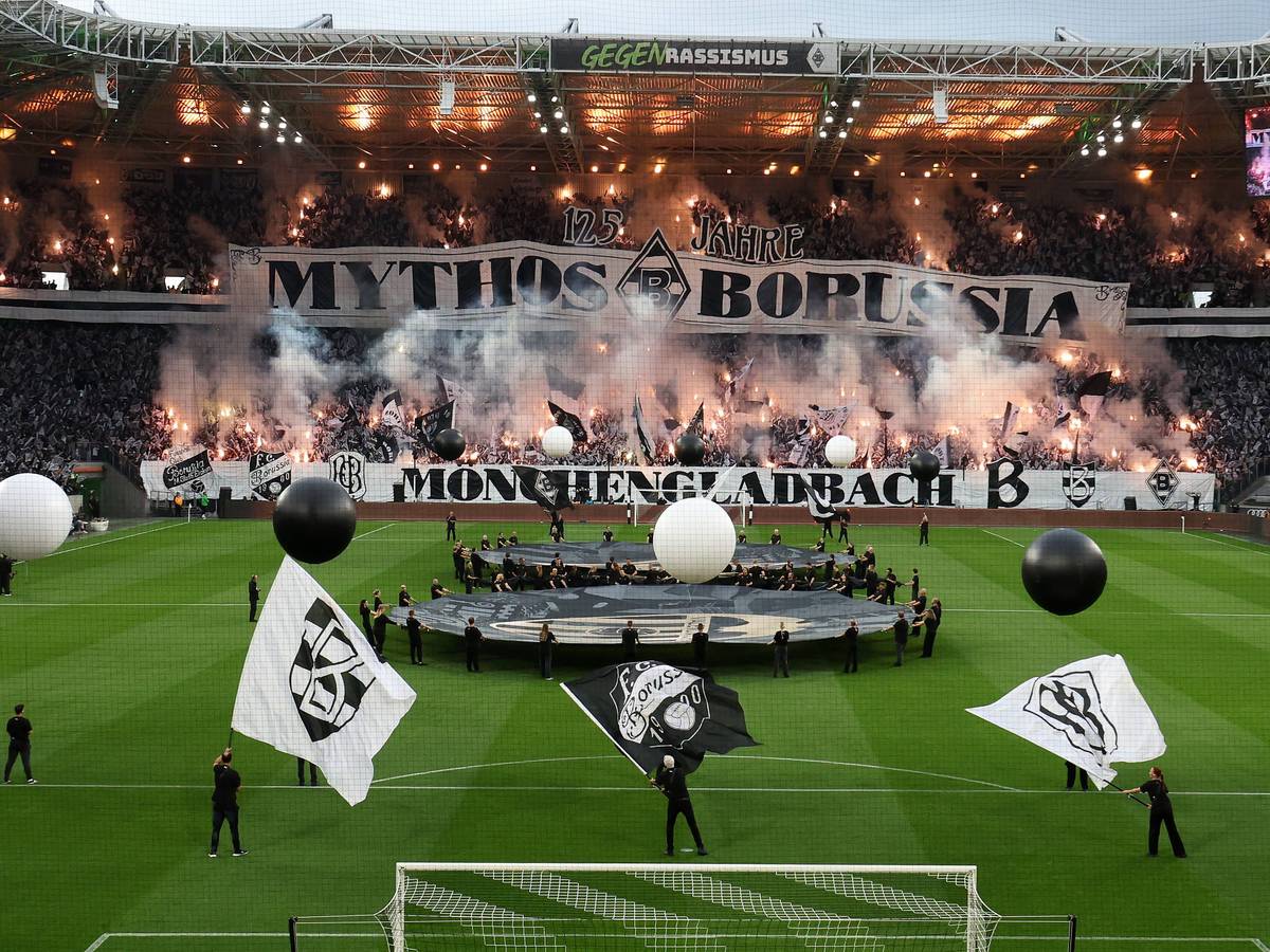 Die Nordkurve im Borussia-Park beim Jubiläumsspiel.