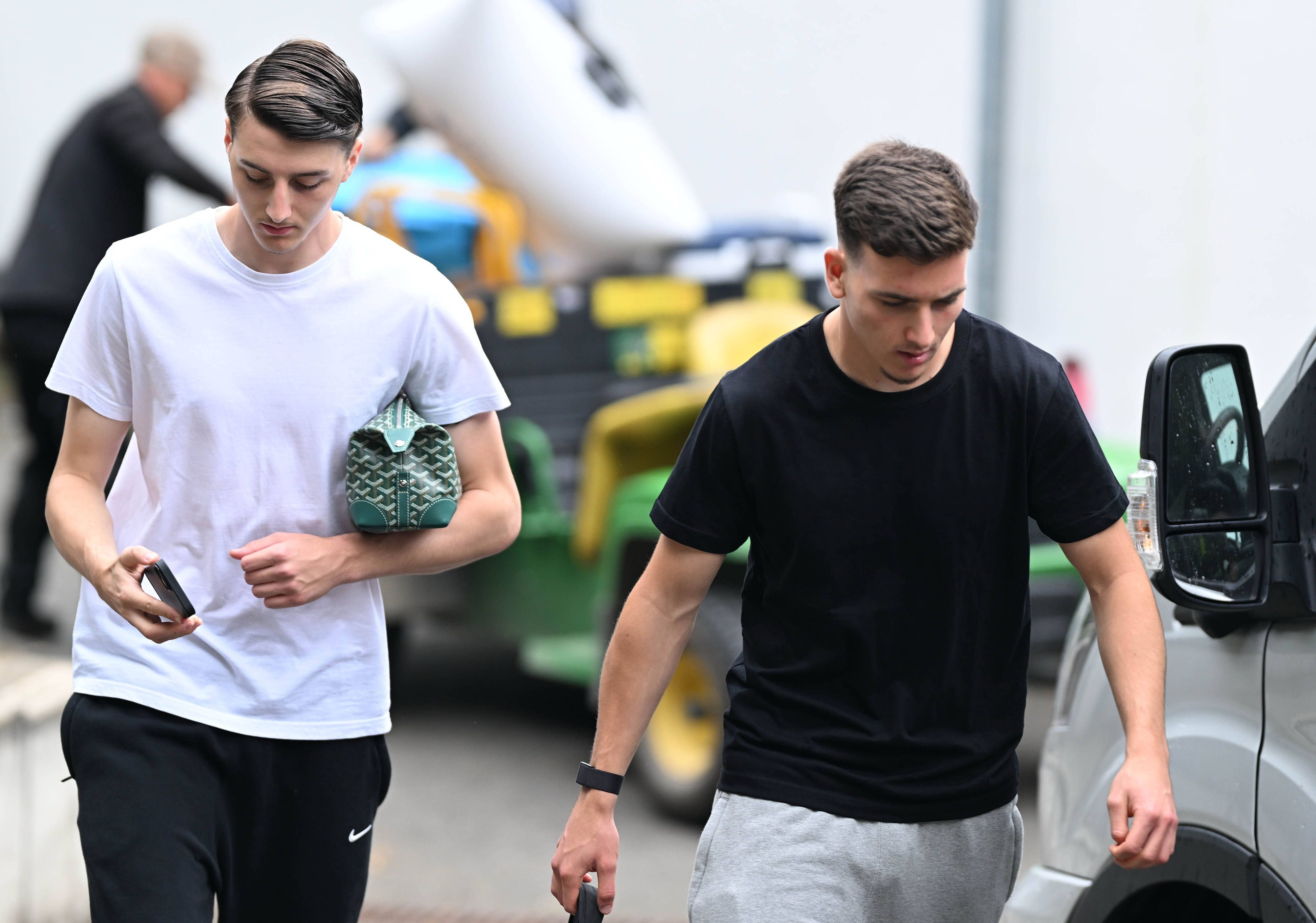 Die El Mala Brüder auf dem Trainingsgelände in Köln.