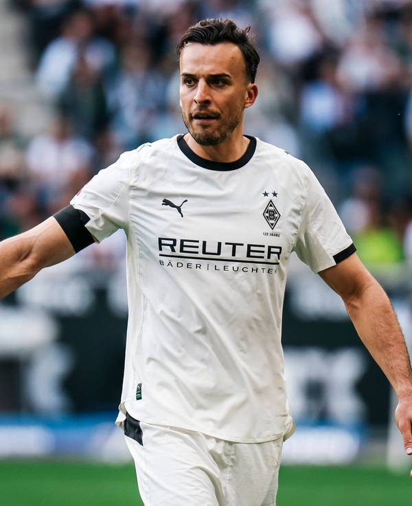 Haris Tabakovic zeigt an, wo er den Ball haben will.