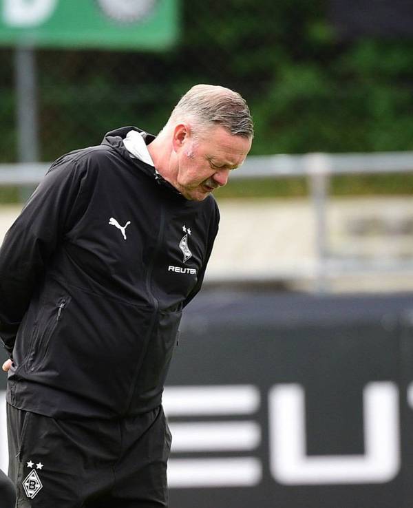 Roland Virkus (r.) und Gerardo Seoane bei Borussia Mönchengladbach im Gespräch.