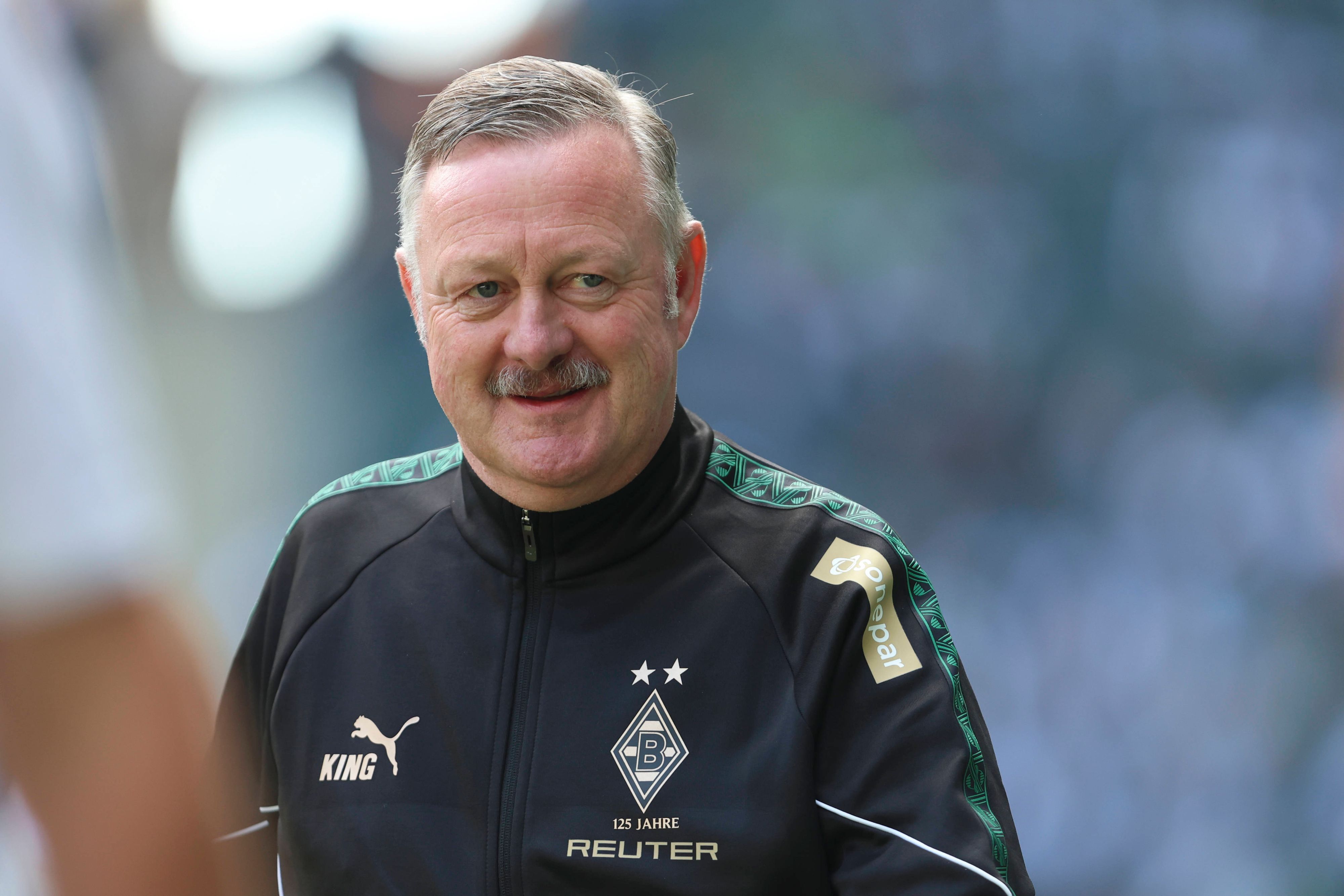 Roland Virkus im Gladbach-Trainingsanzug.