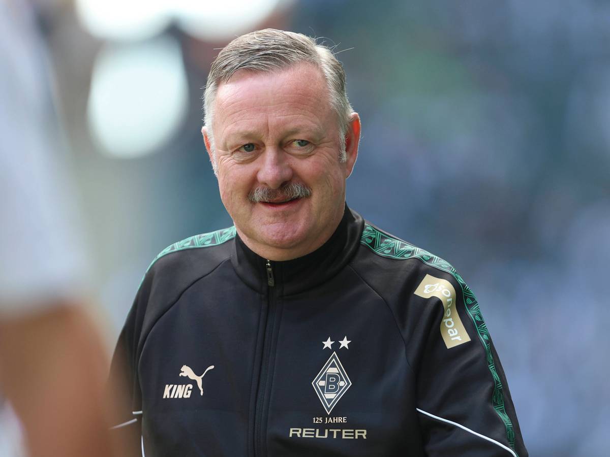 Roland Virkus im Gladbach-Trainingsanzug.