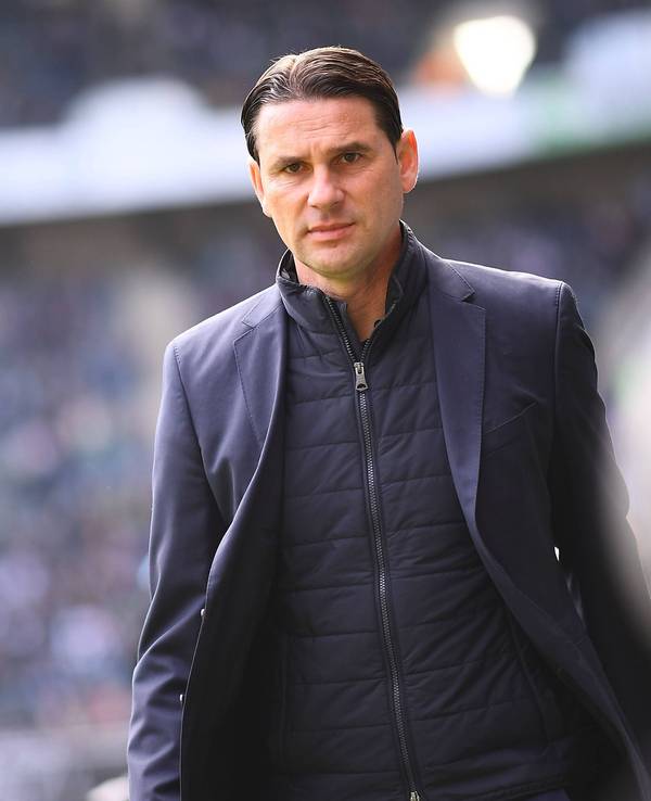 Gerardo Seoane an der Seitenlinie.