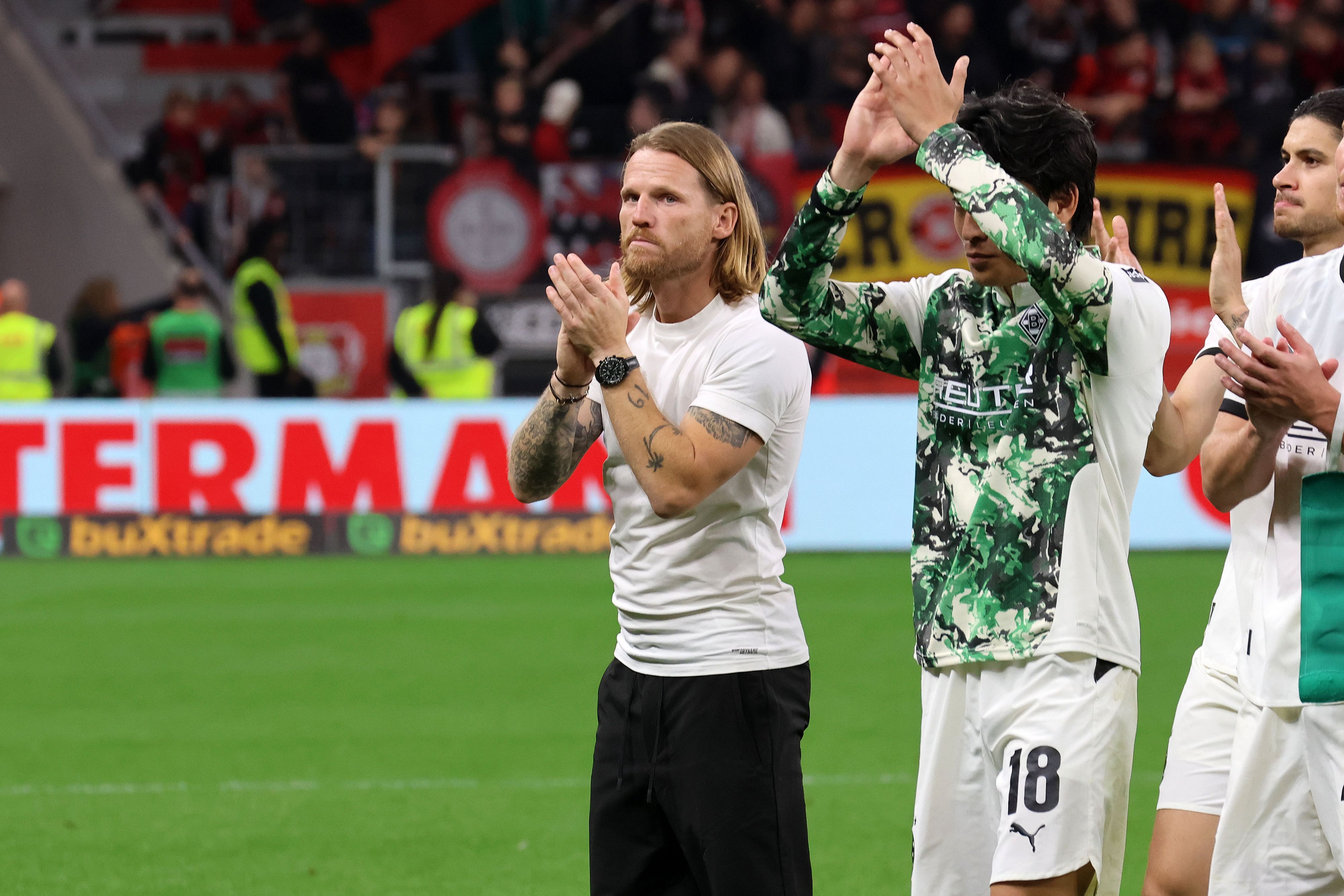 Eugen Polanski bedankt sich bei den Gladbach-Fans.