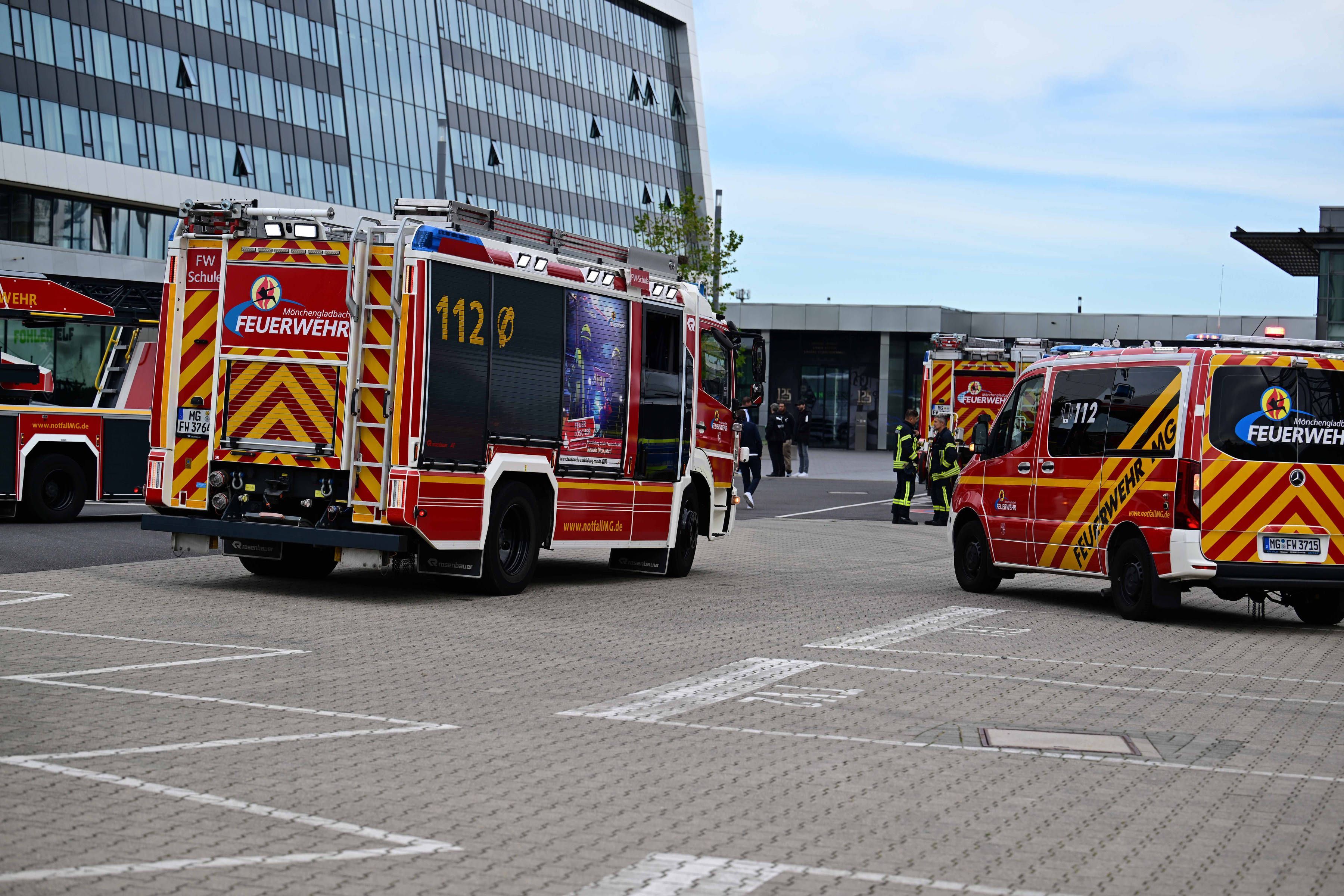 Am Mittwoch fuhren vier Feuerwehrautos wegen eines Feueralarms am Borussia-Park vor.