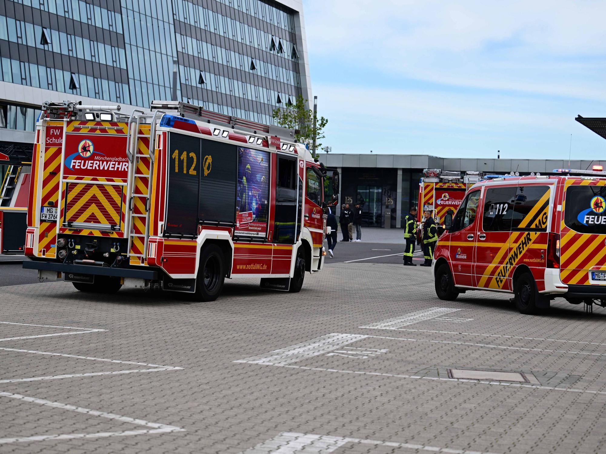 Am Mittwoch fuhren vier Feuerwehrautos wegen eines Feueralarms am Borussia-Park vor.