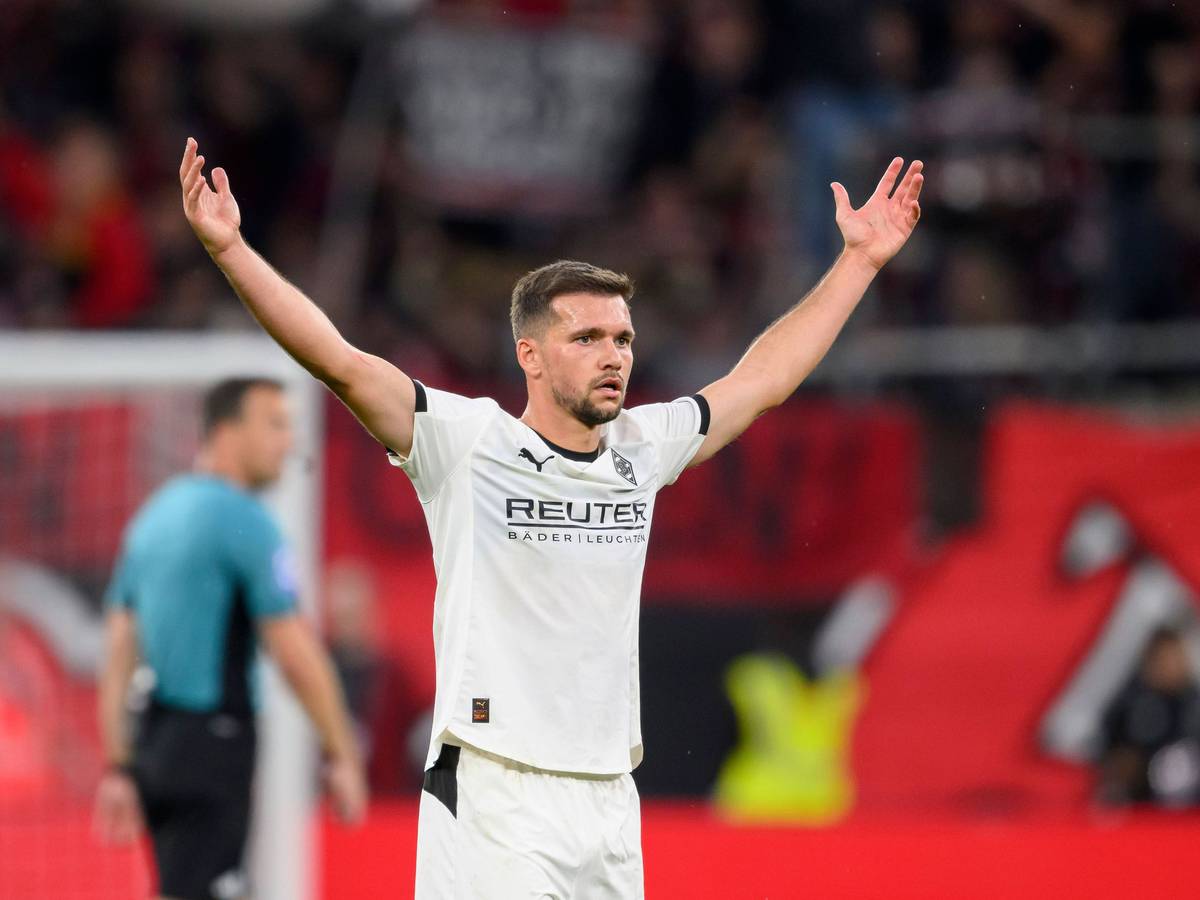 Kevin Stöger beim Remis gegen Bayer 04 Leverkusen am 21. September 2025.