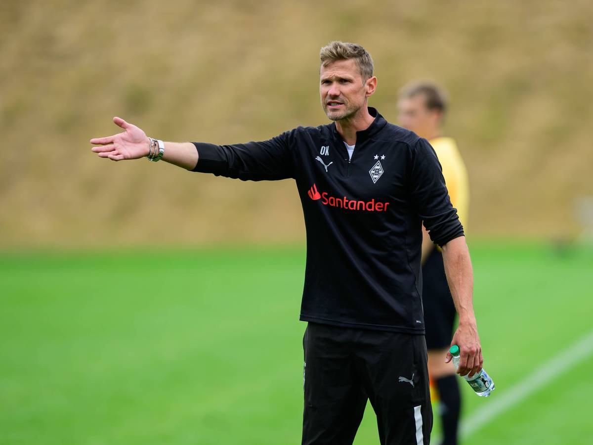 Oliver Kirch am Seitenrand.