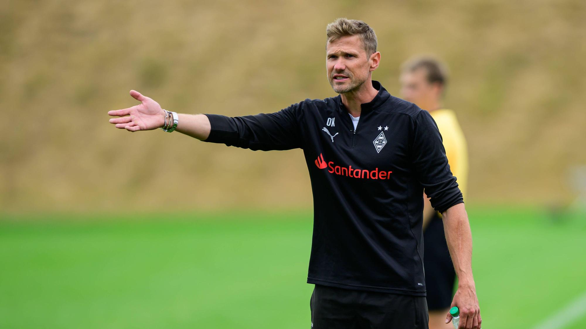 Oliver Kirch am Seitenrand.