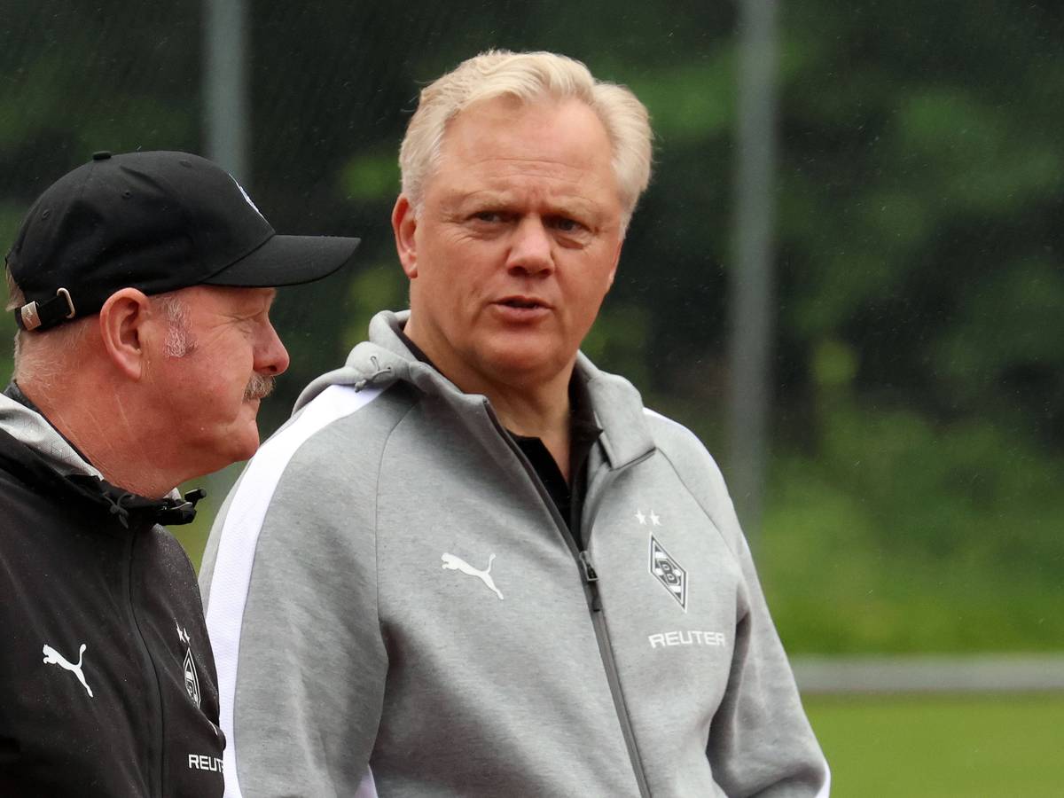 Stefan Stegemann unterhält sich mit Roland Virkus.