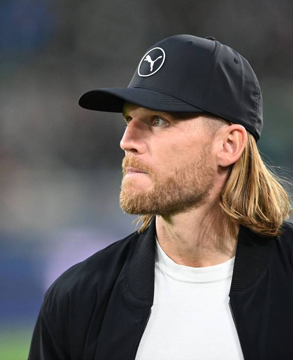 Eugen Polanski am Seitenrand beim Spiel gegen Freiburg.